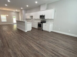 832 Elkhart St in Houston, TX - Building Photo - Building Photo