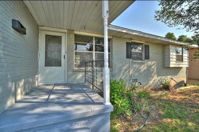 5325 NW Euclid Ave in Lawton, OK - Building Photo - Building Photo