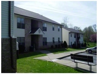 Albany Center Apartments in Albany, KY - Building Photo