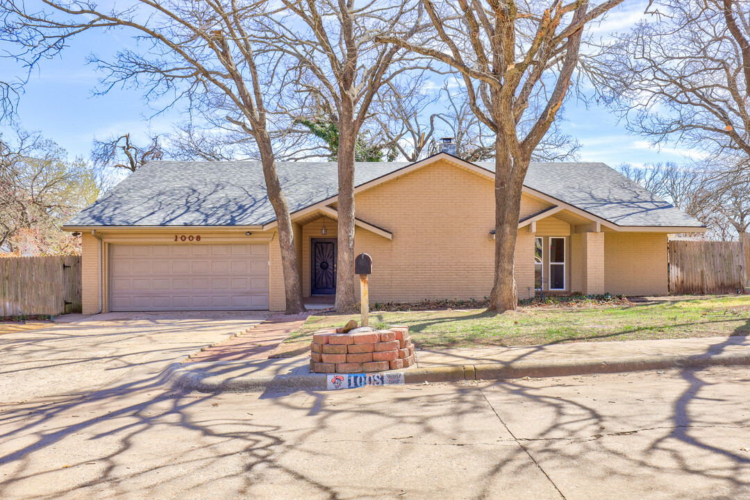 1008 E 11th St in Edmond, OK - Building Photo