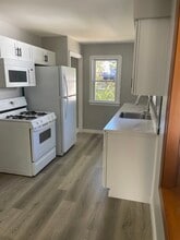 2850 Northglen Dr in Westlake, OH - Foto de edificio - Building Photo