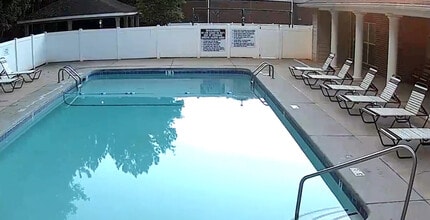 Skyline Trace Apartments in Monroe, GA - Foto de edificio - Building Photo