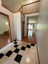 7960 Compton Ct in Westerville, OH - Building Photo - Building Photo