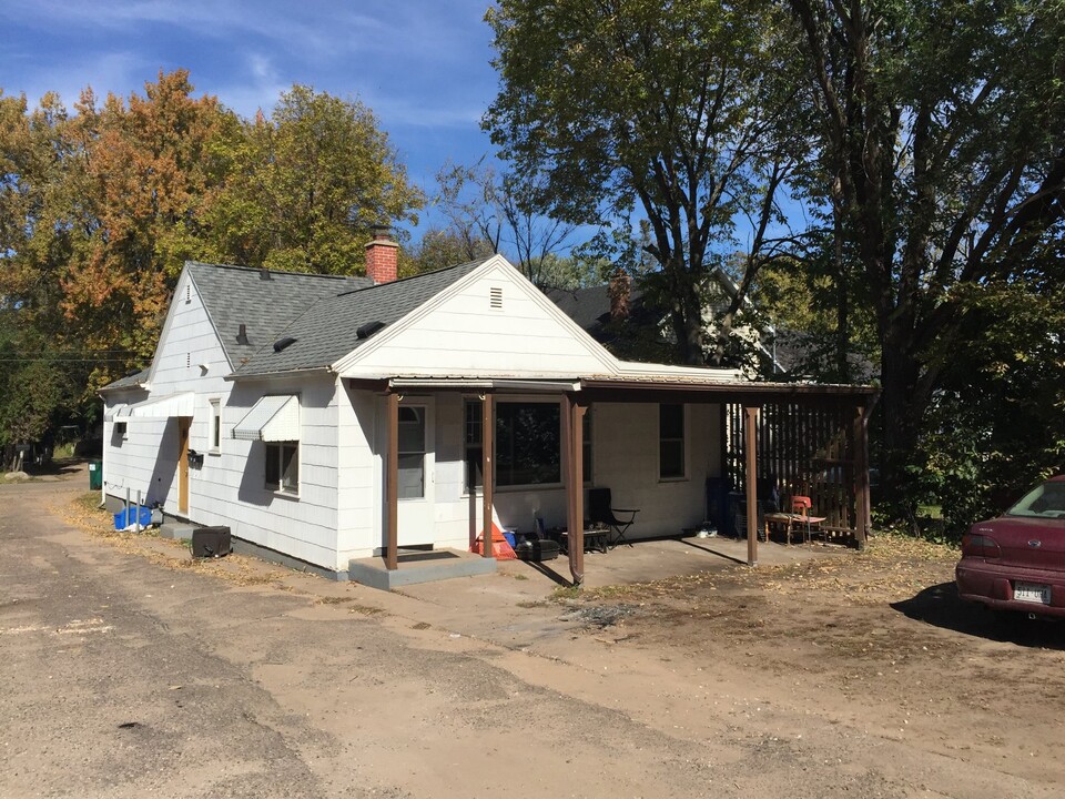 915 Lakeside Ave in Eau Claire, WI - Building Photo