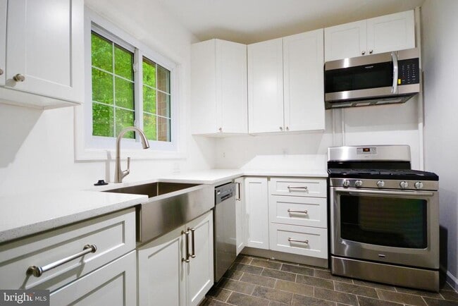 3678 Gunston Rd