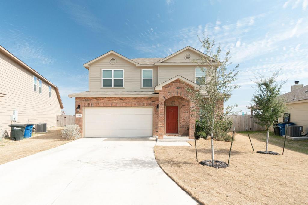 556 Long Leaf Dr in New Braunfels, TX - Building Photo