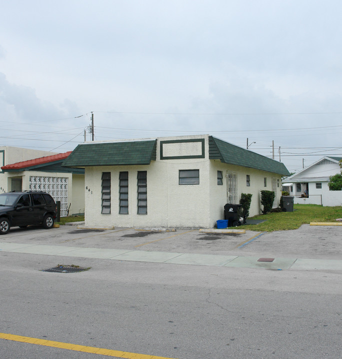 633-641 NW 22nd Rd in Fort Lauderdale, FL - Building Photo