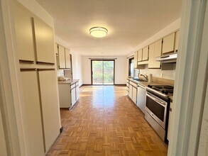 3212 Upper Dr in Lake Oswego, OR - Building Photo - Building Photo