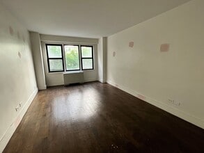 220 E 63rd St in New York, NY - Building Photo - Building Photo