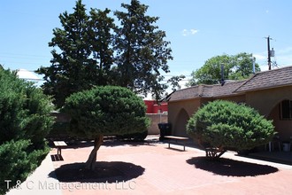 126 Charleston St NE in Albuquerque, NM - Building Photo - Building Photo