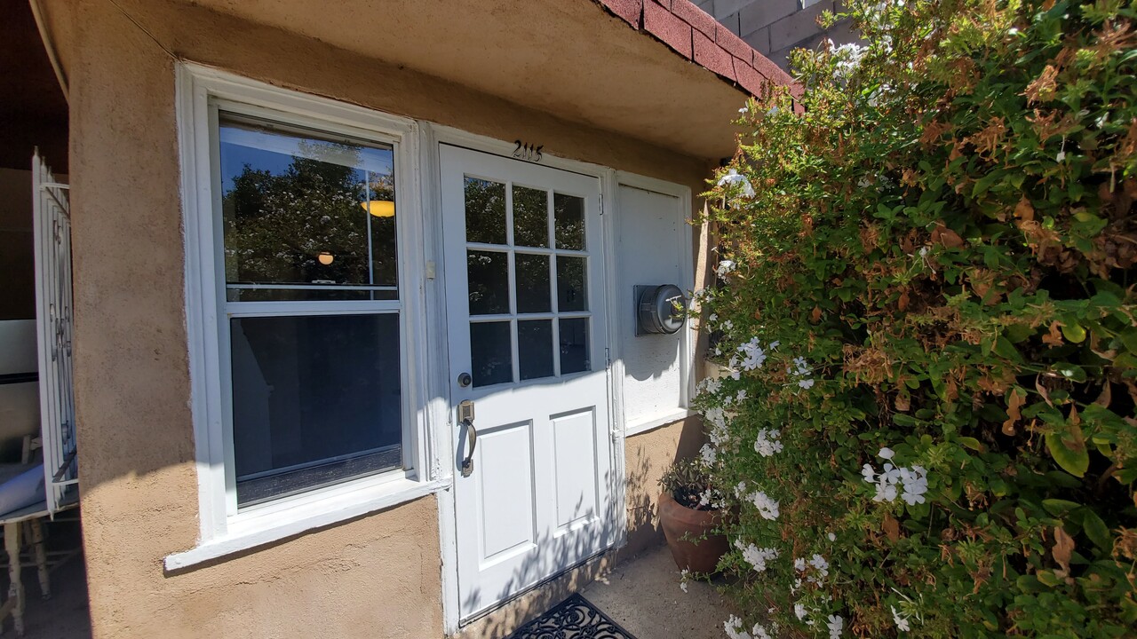 2115 Duane St, Unit 0 in Los Angeles, CA - Building Photo