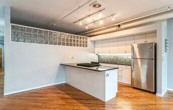 2011 W Belmont Ave in Chicago, IL - Building Photo - Building Photo