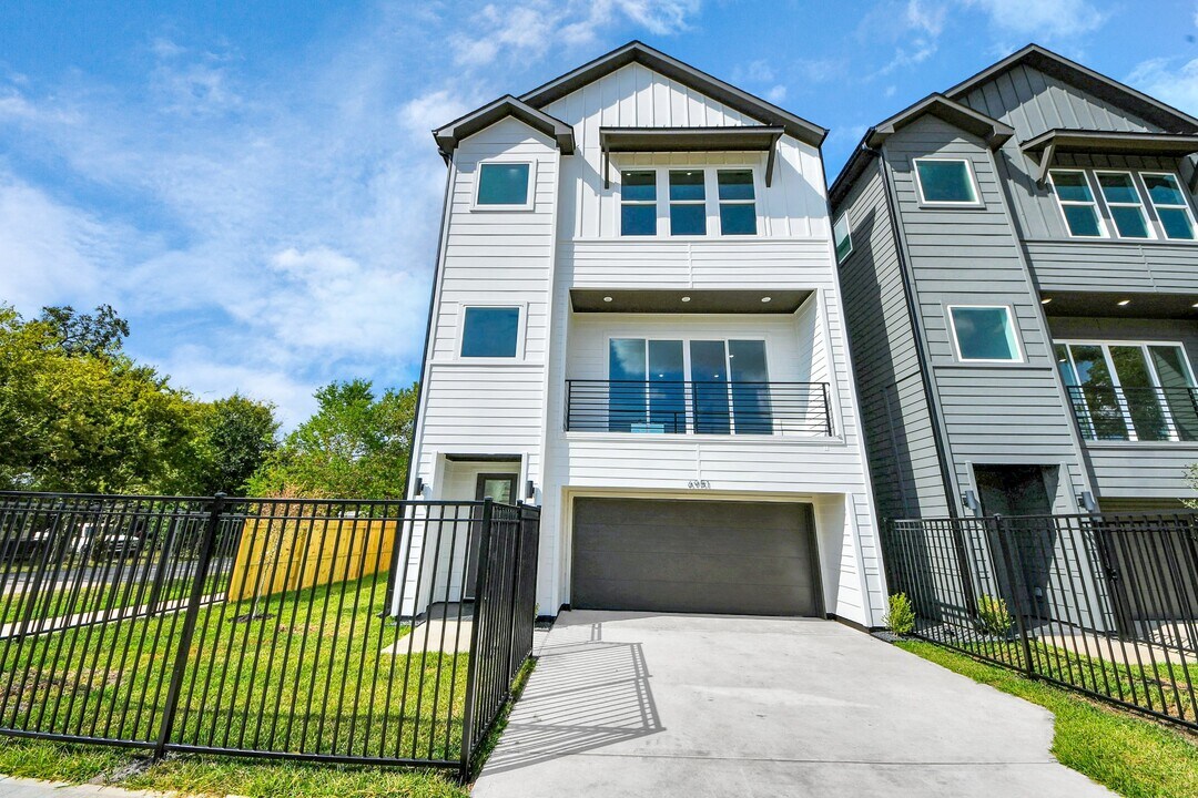 6951 Foster St in Houston, TX - Building Photo