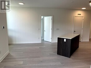 2501-2501 Saw Whet Blvd. in Oakville, ON - Building Photo - Building Photo