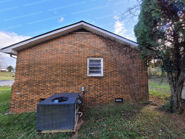 1202 Pleasant View Dr in Cookeville, TN - Building Photo - Building Photo