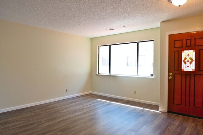 695 S Knickerbocker Dr in Sunnyvale, CA - Building Photo - Building Photo