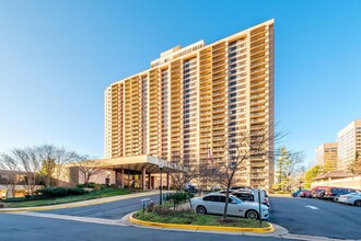 5505 Seminary Rd, Unit 311N in Falls Church, VA - Foto de edificio - Building Photo