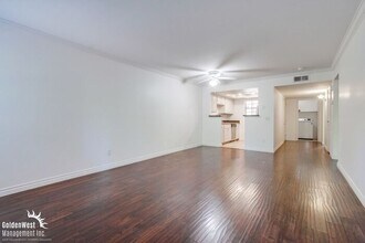 12027 Alta Carmel Ct in San Diego, CA - Foto de edificio - Building Photo