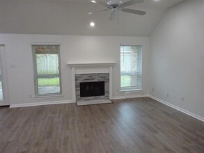 13315 Misty Mill Dr in Houston, TX - Foto de edificio - Building Photo