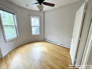 7 Iroquois St, Unit 2 in Boston, MA - Building Photo - Building Photo