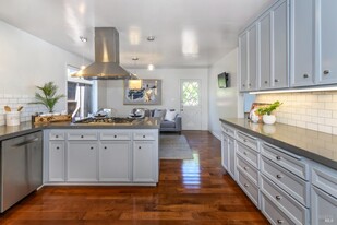 315 E Strawberry Dr in Mill Valley, CA - Building Photo - Building Photo