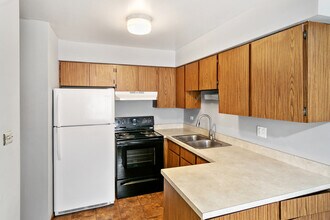 17754 Rosewood Dr in Lansing, IL - Building Photo - Building Photo