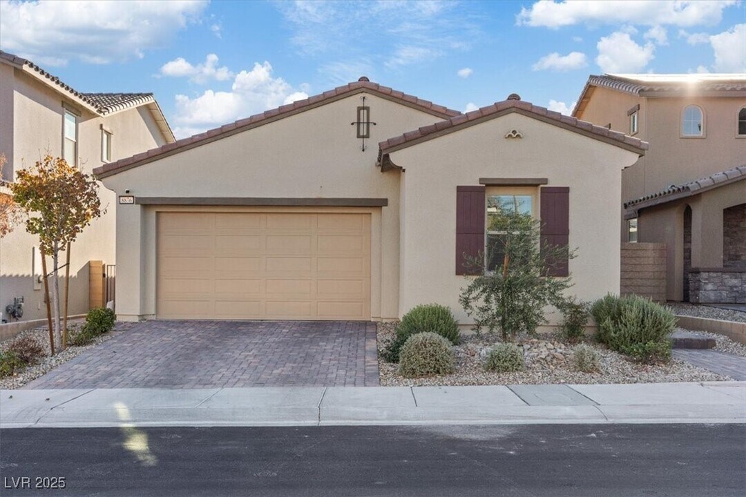 8876 Trotternish Rdg in Las Vegas, NV - Building Photo