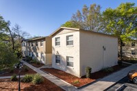 Castille Court Apartments photo'