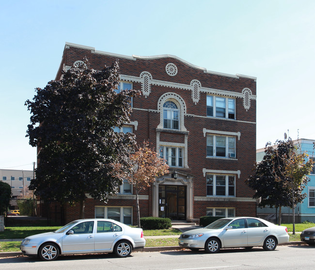 The Balfour Apartments in Minneapolis, MN - Building Photo - Building Photo