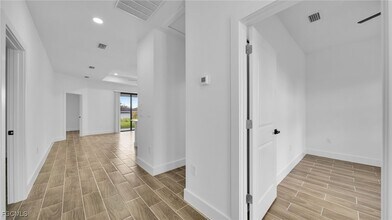 330 Gordon Ave S in Lehigh Acres, FL - Building Photo - Building Photo