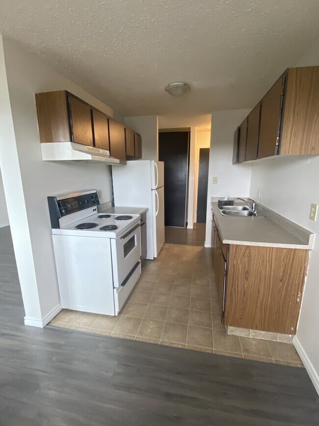 80 Brookwood Dr in Spruce Grove, AB - Building Photo - Building Photo