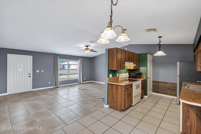 352 Jacaranda Ave NW in Palm Bay, FL - Building Photo - Building Photo