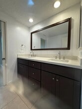 11 Woodhollow in Irvine, CA - Building Photo - Building Photo