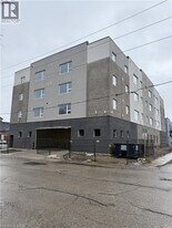 580 Adelaide St in Woodstock, ON - Building Photo