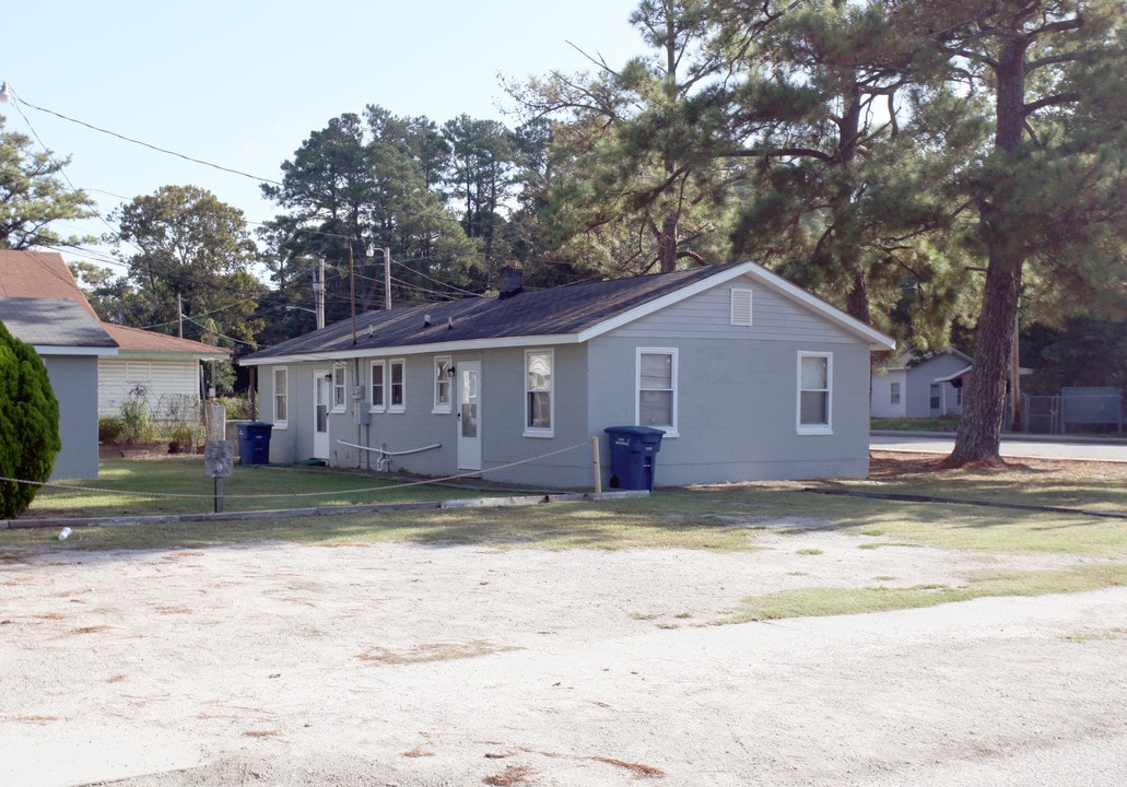 1102 Spivey Ave in Myrtle Beach, SC - Foto de edificio