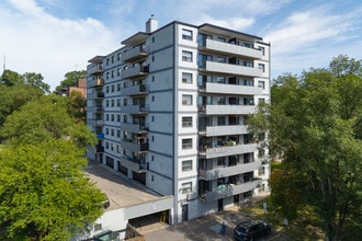 898 Jane St in Toronto, ON - Building Photo - Building Photo