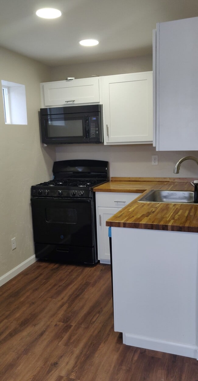 24 W Rillito St
