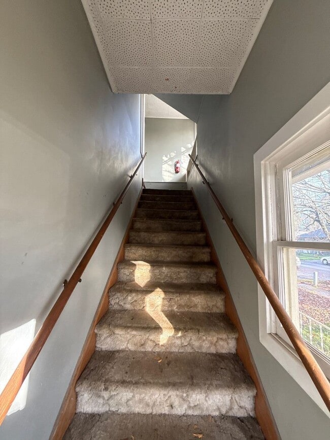 635 Thompson Ave NE in Salem, OR - Foto de edificio - Building Photo