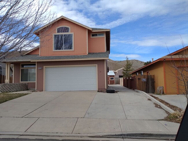 8295 Shifting Sands Dr in Reno, NV - Foto de edificio - Building Photo