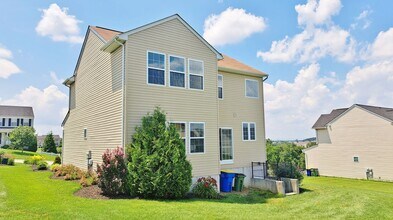 2322 Swiftwater Dr in Hanover, PA - Building Photo - Building Photo