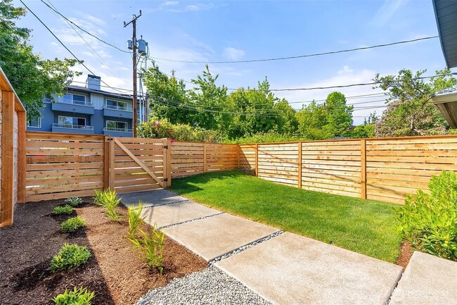 9526 Interlake Ave N in Seattle, WA - Building Photo - Building Photo