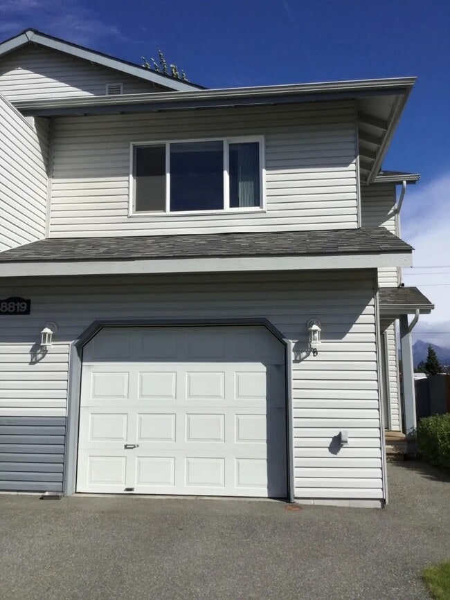 property at 8819 Lakehurst Dr
