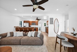 1328 N Andrews Ave in Fort Lauderdale, FL - Building Photo - Building Photo
