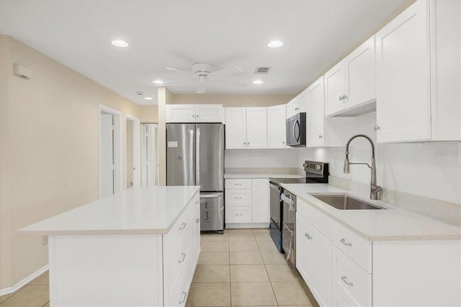 5439 Kenwood Dr in North Port, FL - Building Photo - Building Photo