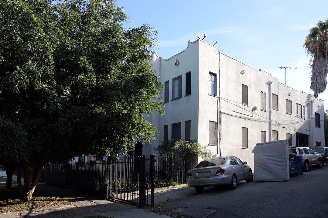 152 S Westmoreland Ave in Los Angeles, CA - Building Photo