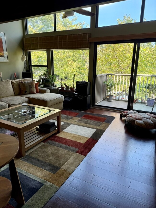 property at 1465 E Putnam Ave