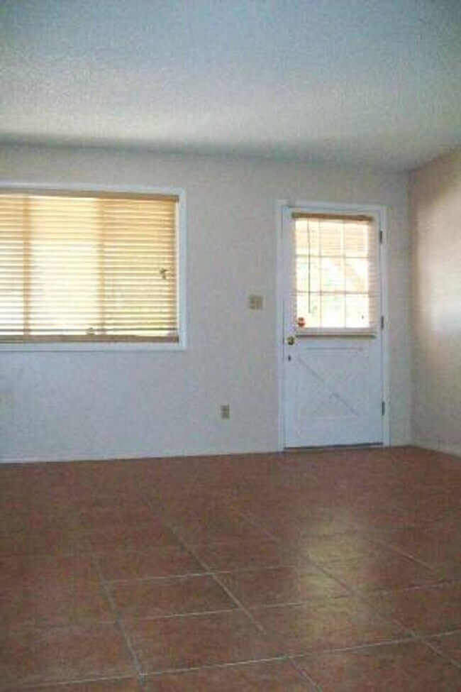 1146 E Campus Dr in Tempe, AZ - Foto de edificio - Building Photo