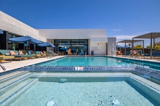 2121 Apartments in Phoenix, AZ - Building Photo - Building Photo