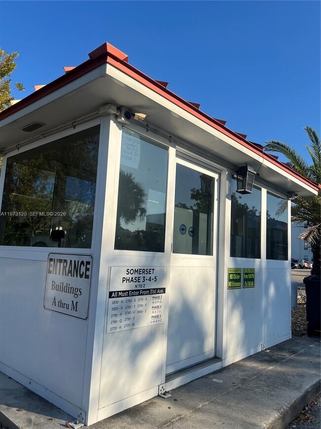 2851 Somerset Dr in Lauderdale Lakes, FL - Building Photo - Building Photo