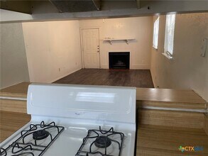 660 Mill St in San Marcos, TX - Building Photo - Building Photo